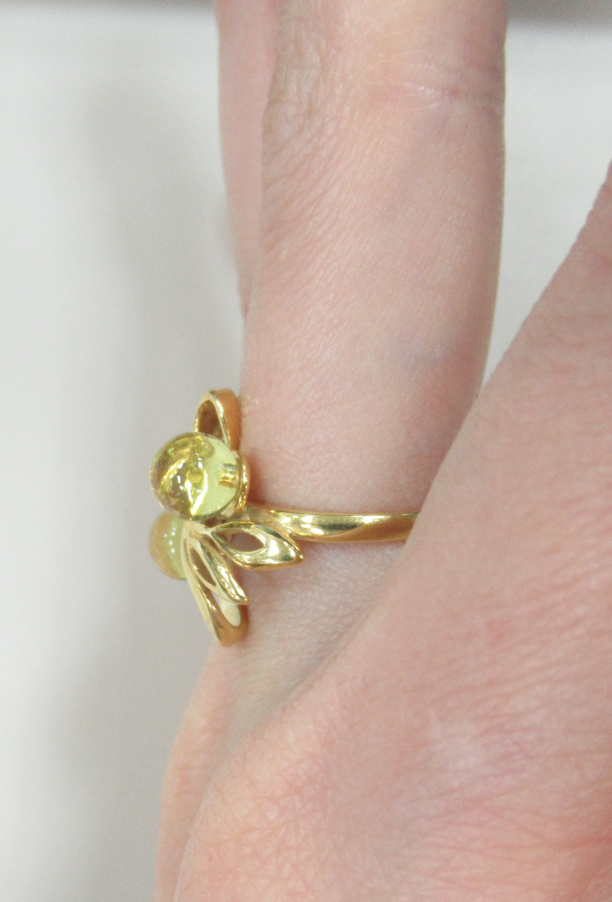 Серебряное кольцо с янтарем